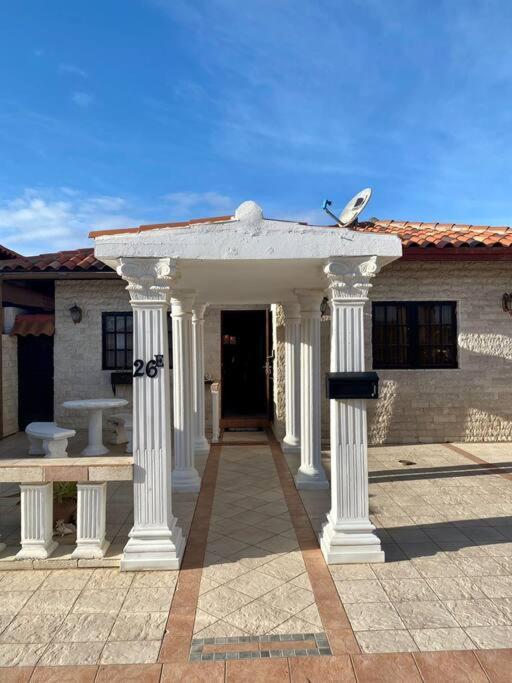 3-Bedroom Villa With A Jacuzzi Noord Eksteriør bilde